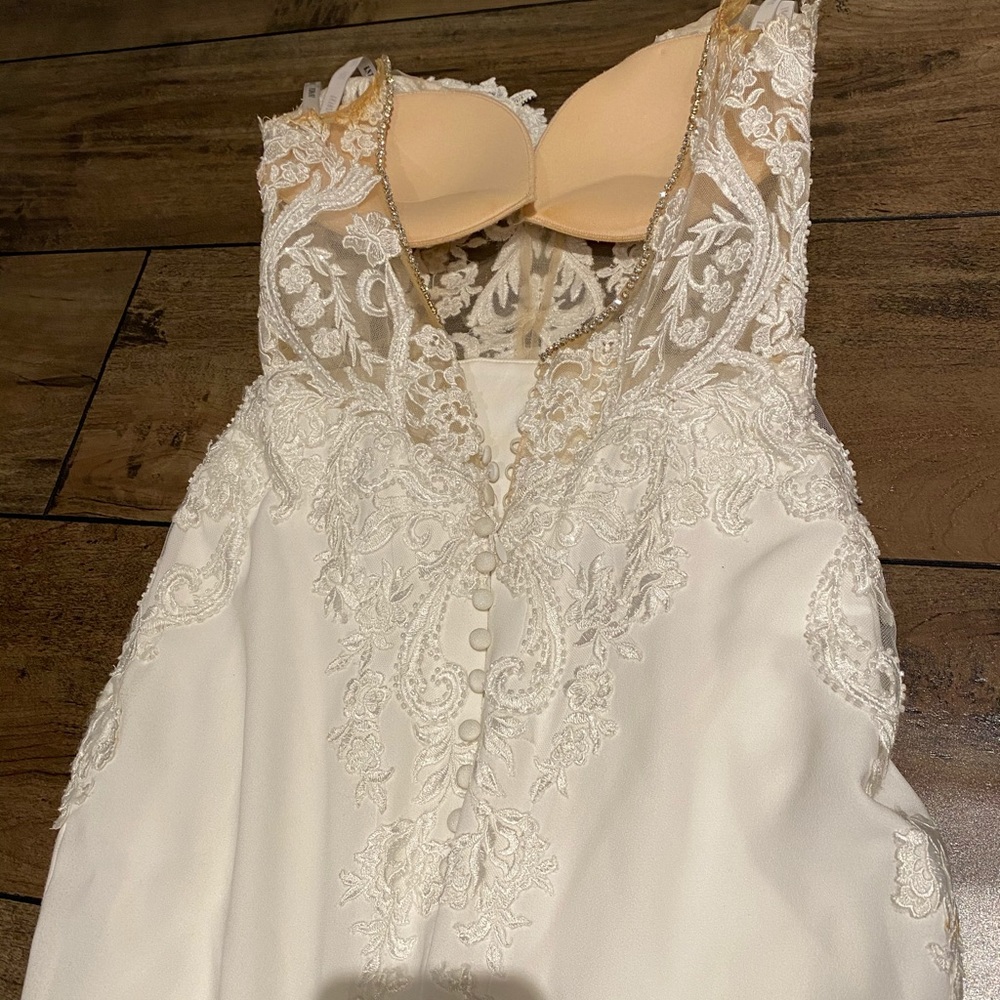 WEDDING DRESS - Picture 12 of 15